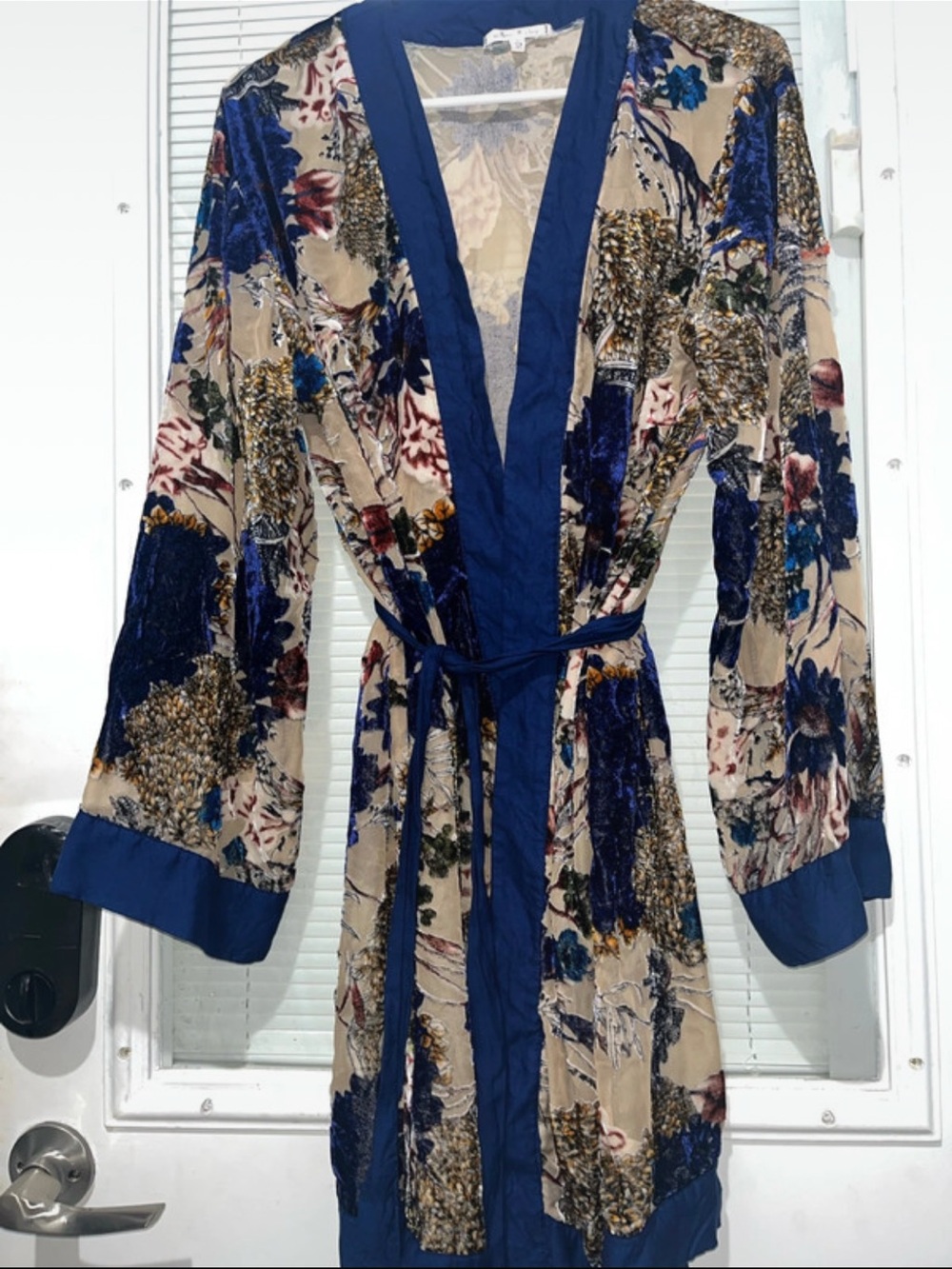Willow & clay Women’s Floral Velvet Kimono Robe - Blue & Beige